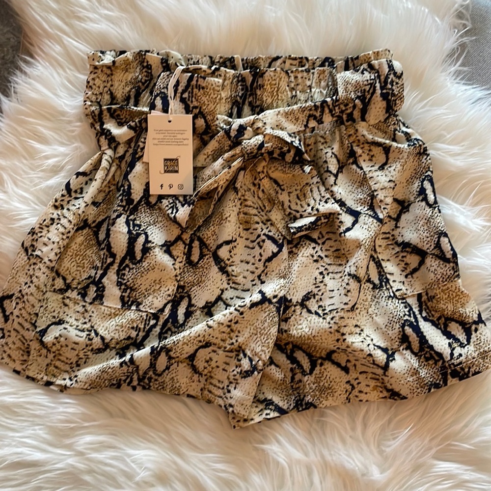 NWT High waste snake print shorts
